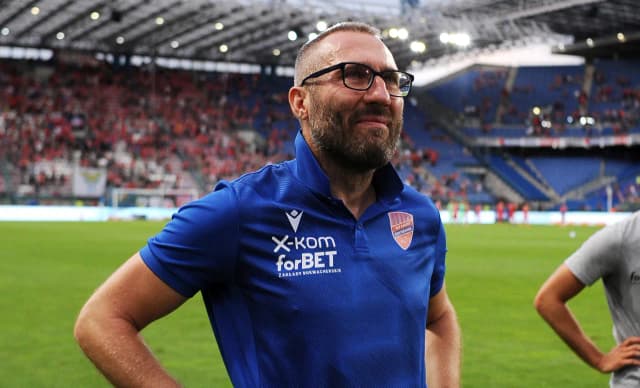 Marek Papszun zarobki: Ile naprawdę zarabia w Rakowie Częstochowa? Marek Papszun zarobki: Ile naprawdę zarabia w Rakowie Częstochowa?