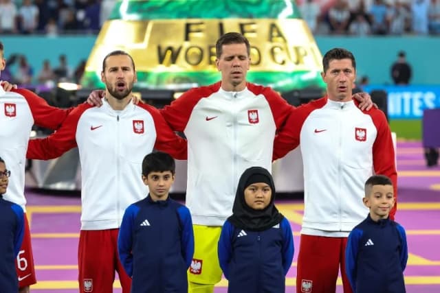 Ile dostaje piłkarz za mecz w reprezentacji? Zaskakujące kwoty i nagrody Ile dostaje piłkarz za mecz w reprezentacji? Zaskakujące kwoty i nagrody