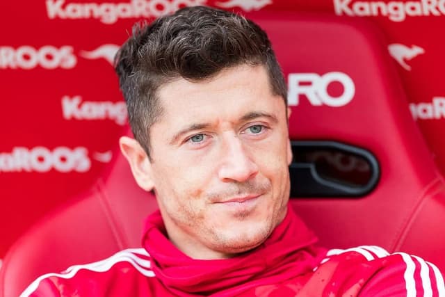 Ile zarabia Lewandowski na dzień? Zaskakujące kwoty jego dochodów Ile zarabia Lewandowski na dzień? Zaskakujące kwoty jego dochodów