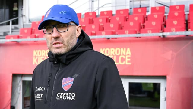 Zaskakujące zarobki Marka Papszuna w Ekstraklasie - fakty i liczby Zaskakujące zarobki Marka Papszuna w Ekstraklasie - fakty i liczby